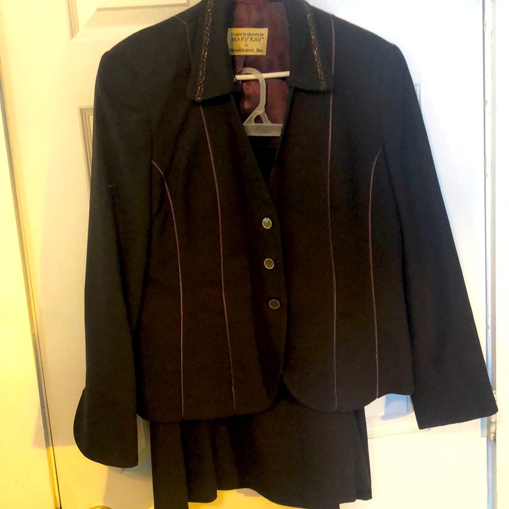 Silk lined 2 piece suit.